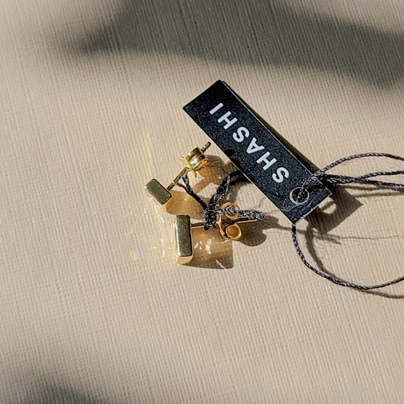 Nwot Shashi Stud Earrings - Picture 4 of 4